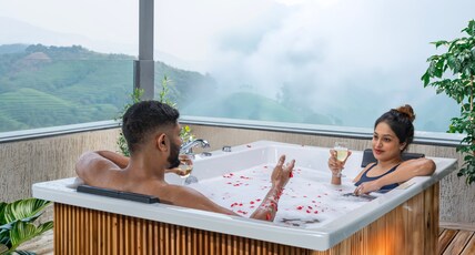 Elysian Vale  II  Best Luxury Resort in Vagamon Room Type - Tea Valley Jacuzzi Suite
