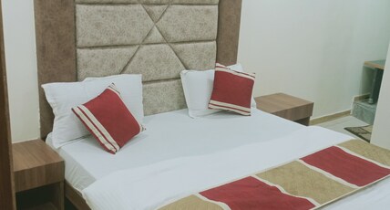 Hotel Happy Stay Room Type - Deluxe Room