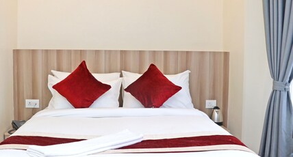 OYO 806 Hotel Royal Emperor Room Type - Deluxe