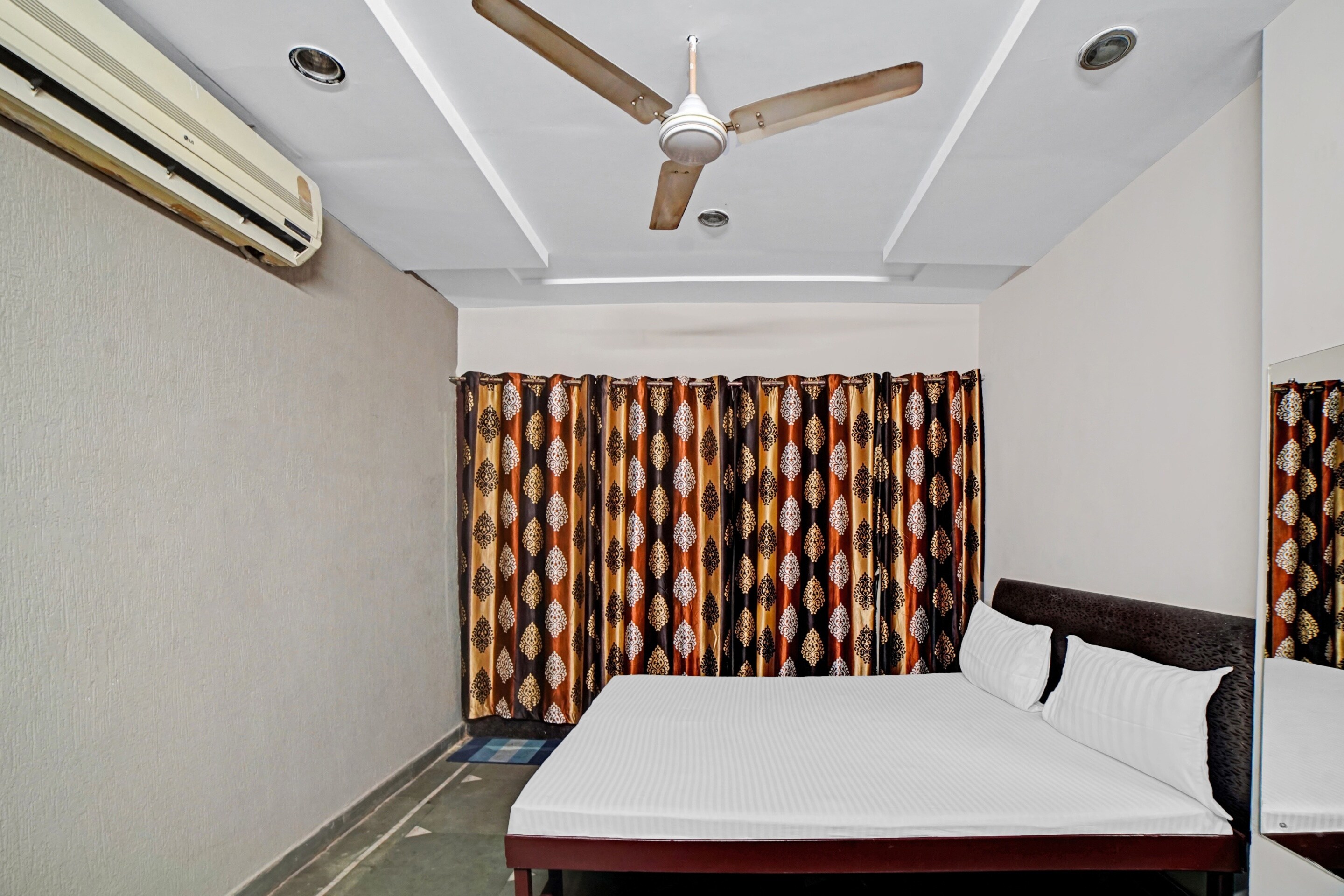 Hotel O Home Stay - Tap to explore photos