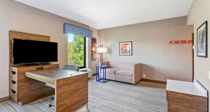 Hampton Inn & Suites by Hilton Orlando-Apopka Room Type - 1KNG STUDIO SOFABED NOSMOK
