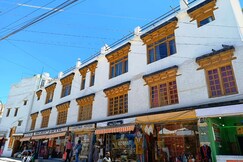 White House | 5 Min Walking From Leh Mall Road