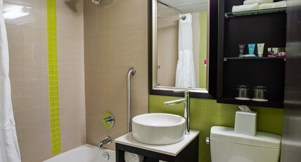 Crowne Plaza KITCHENER-WATERLOO Room Type - 1 King Bed Standard