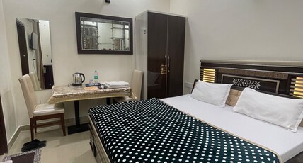 Homestay Comforts | 500m from Airport Room Type - Budget Double Room