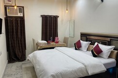 Homestay Comforts | 500m from Airport