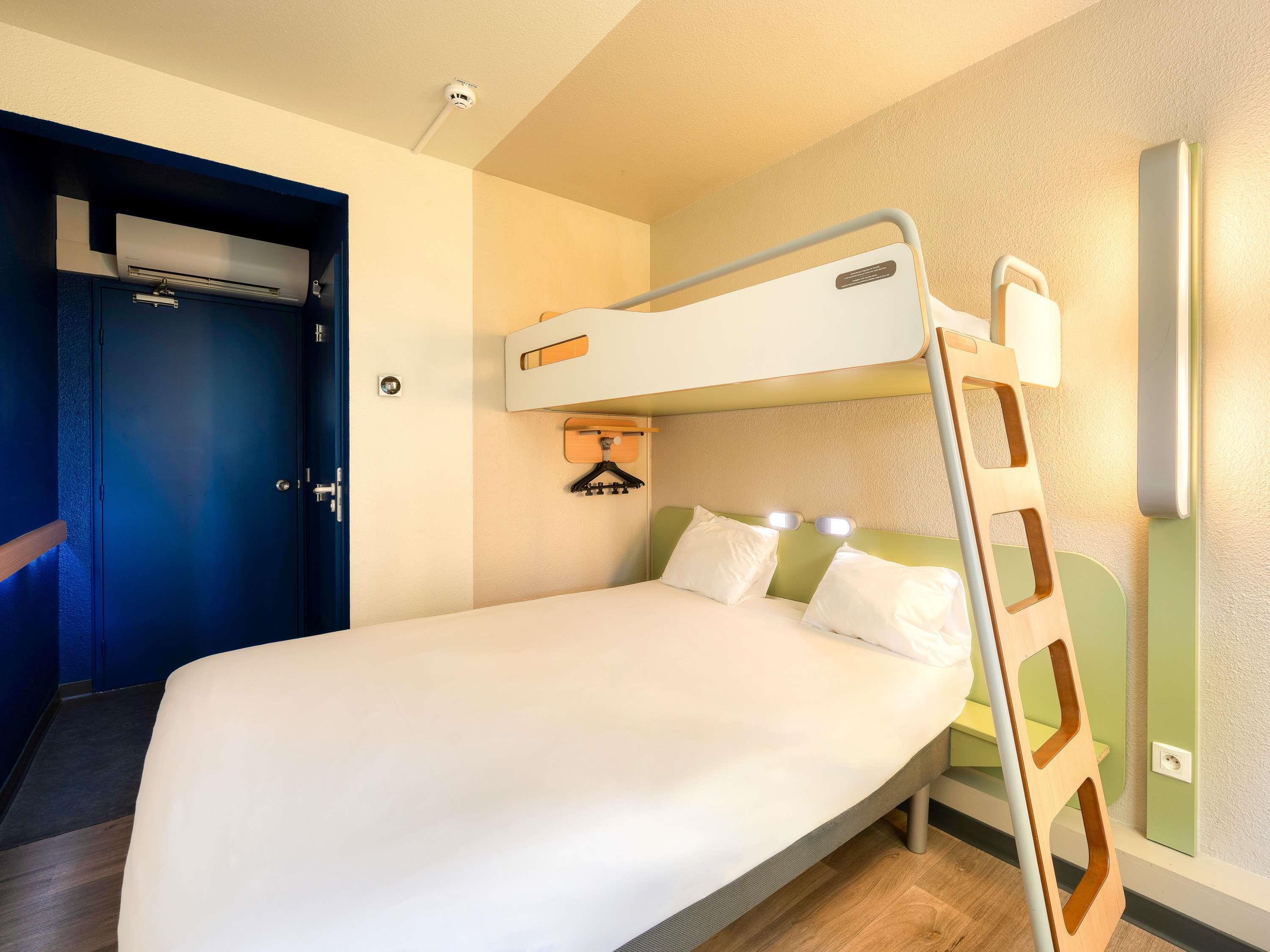 ibis budget Versailles Trappes - Tap to explore photos