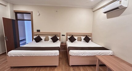 HOTEL PARAM INN Room Type - DELUXE FAMILY SUITE