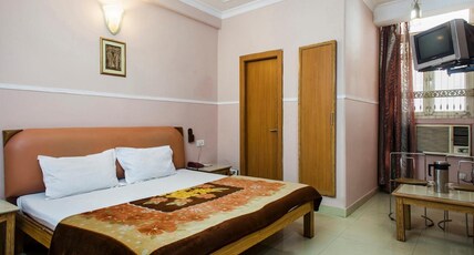 Hotel Queen Room Type - Deluxe Double AC Room