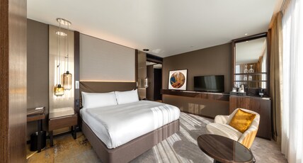 InterContinental Ljubljana Room Type - 1 King Classic Free Standing Bath and Corner Room InterContinental Ljubljana Room Type - 1 King Classic Free Standing Bath and Corner Room
