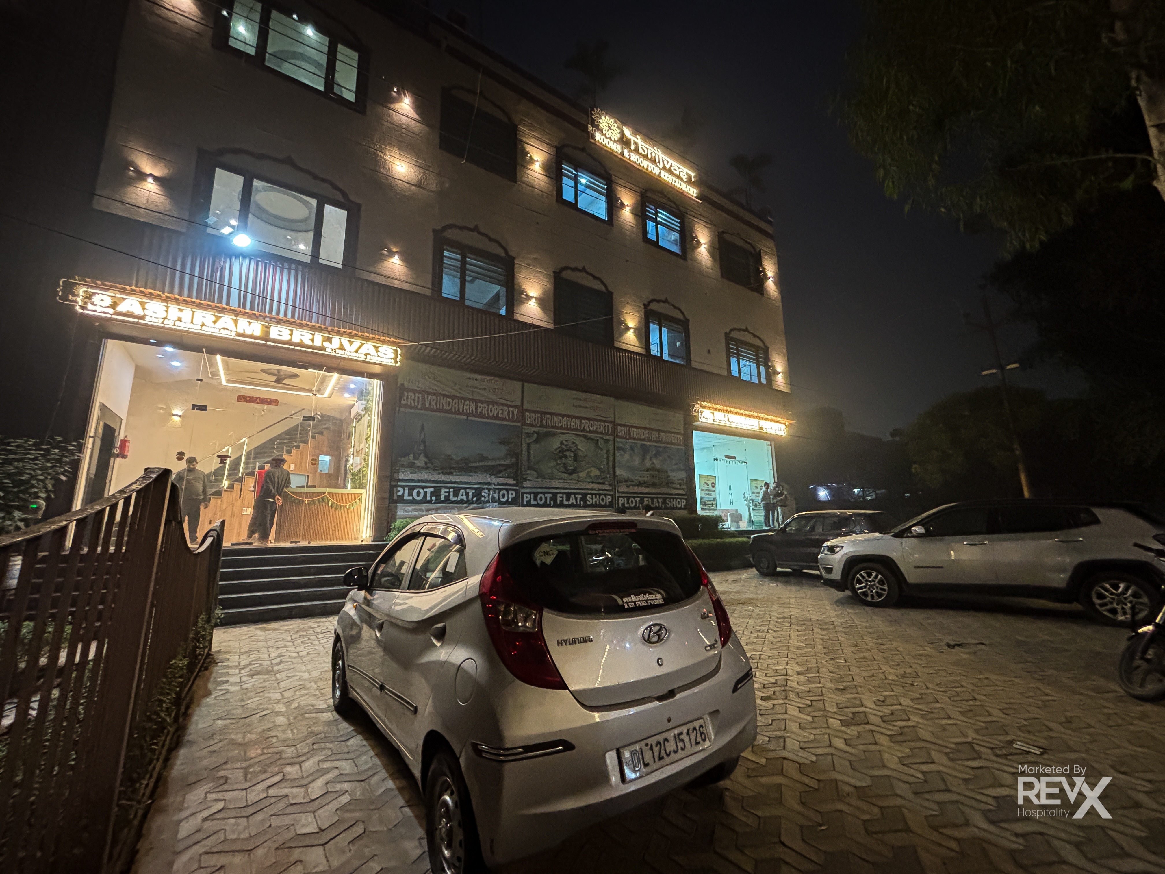 Hotel Brij Vas - Near Prem Manidr - Tap to explore photos