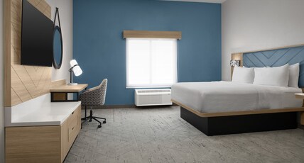 Holiday Inn Express Hotel & Suites DFW West - Hurst Room Type - 1 King Bed Standard Mobil Access Tub
