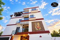 Lia's Beach House | Room & Restaurant