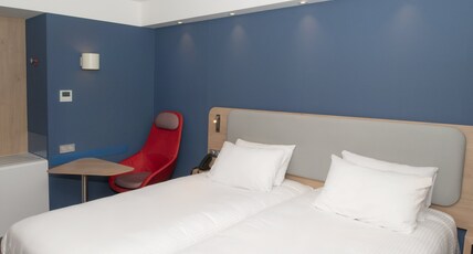 Holiday Inn Express CAEN - EPRON Room Type - 2 Single Standard with Free Breakfast