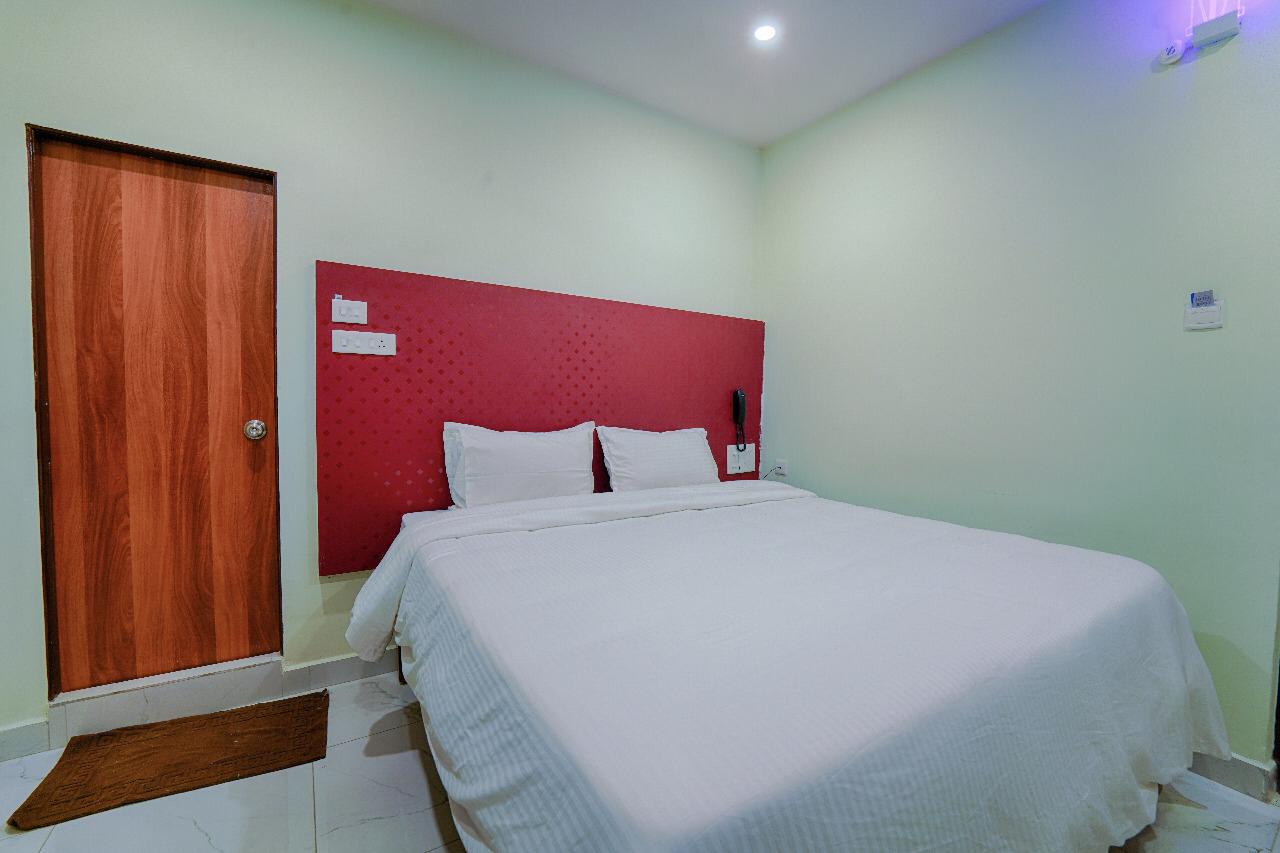 Hotel Mayuri Inn - Tap to explore photos