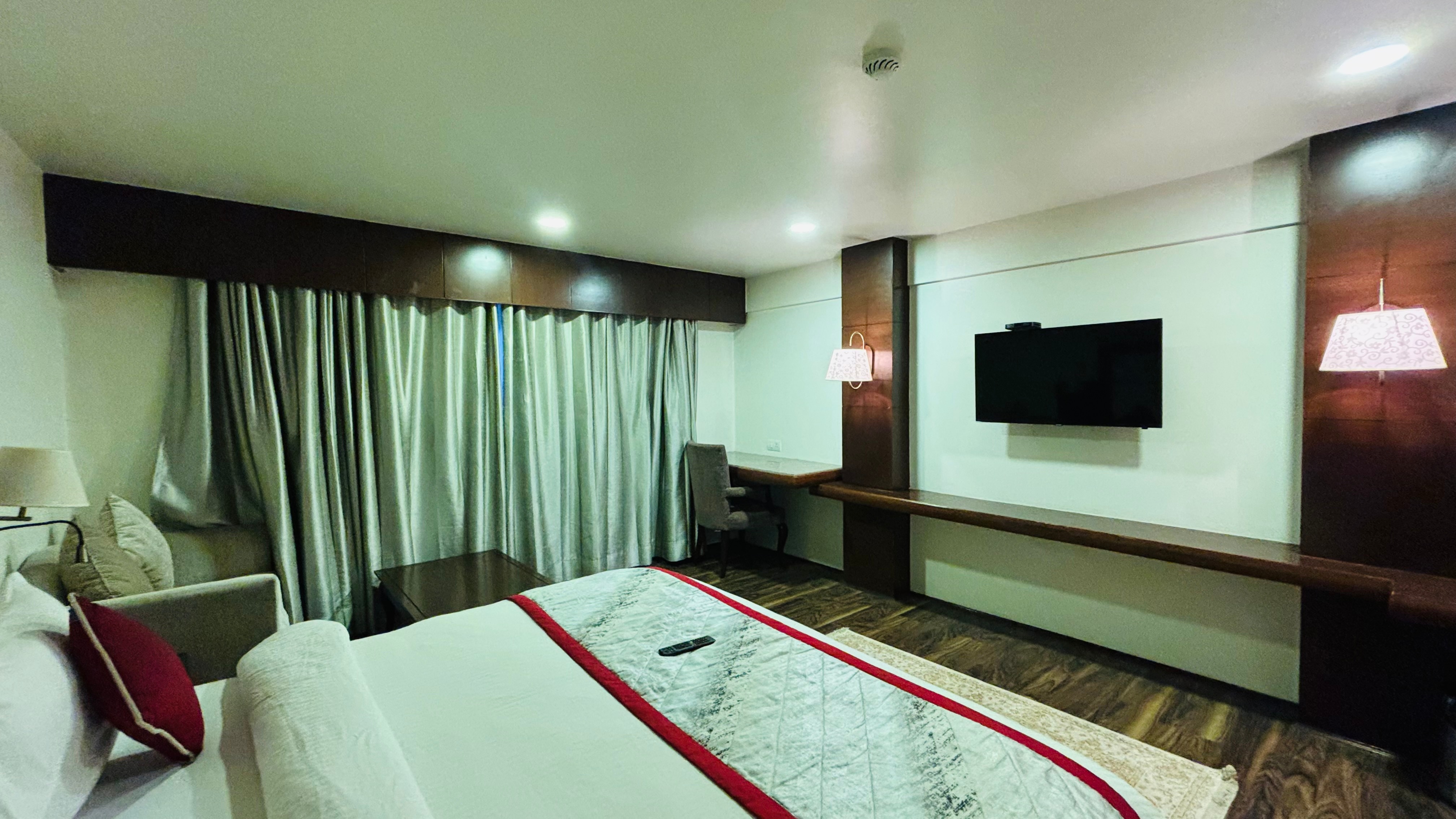 Hotel Paisley Palace, Srinagar - Tap to explore photos