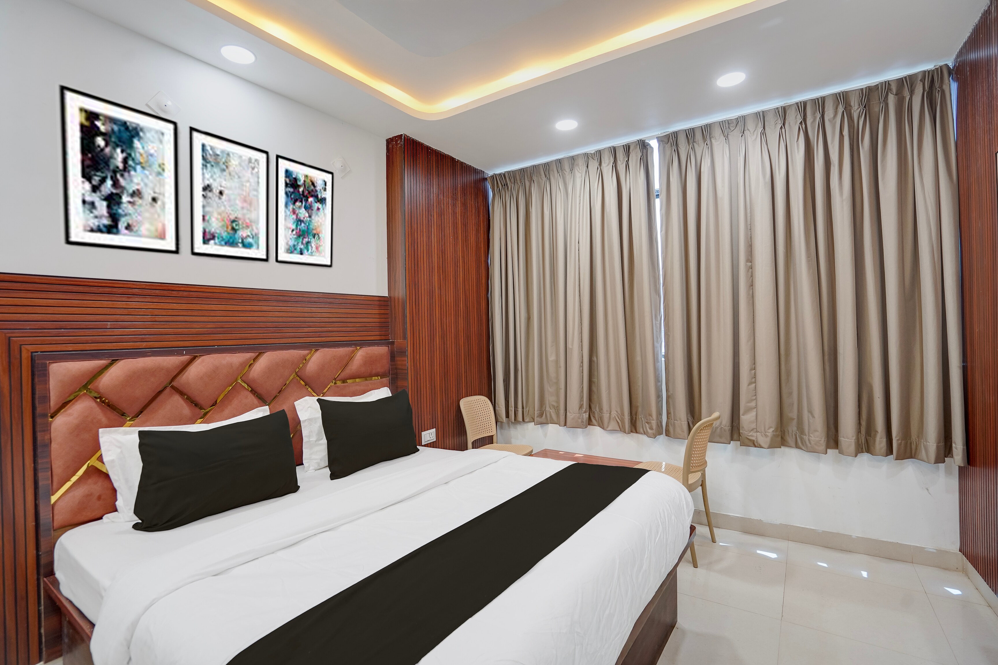SPOT ON Hotel Royal Stay Metro View - Tap to explore photos