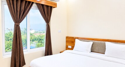 Hotel Aaradhya Shree Palace Room Type - Classic AC Room Hotel Aaradhya Shree Palace Room Type - Classic AC Room