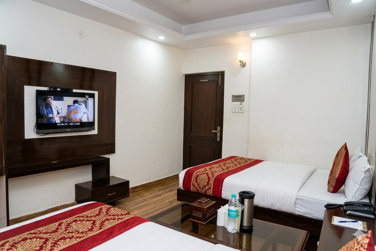 Hotel Suzi International 2 Min Walk From New Delhi Railway Station - Tap to explore photos