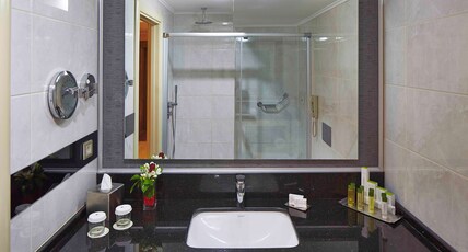 Doubletree By Hilton Hotel Izmir - Alsancak Room Type - KING DELUXE ROOM