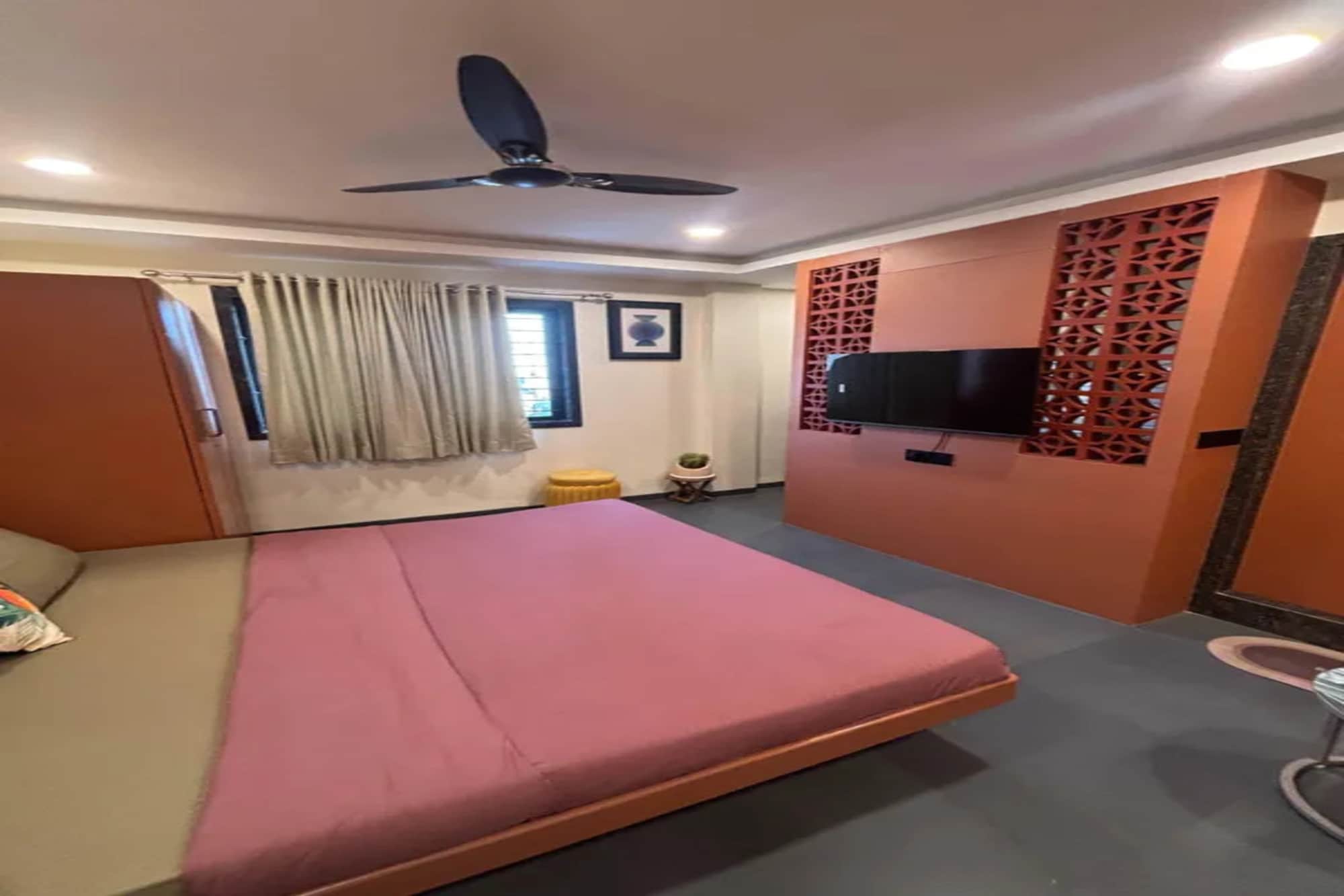 FabHotel Hostique Stays - Tap to explore photos