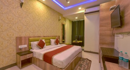 HOTEL GOLDEN LEAF Room Type - Super Deluxe Room