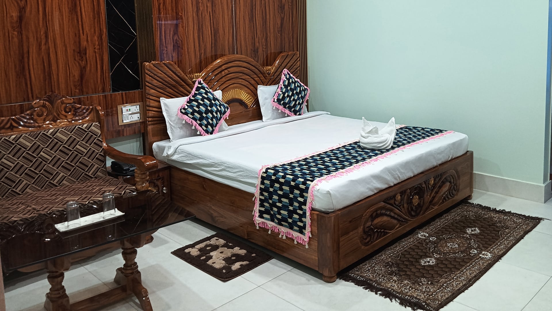 Hotel Anita - Tap to explore photos