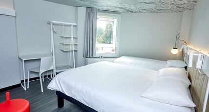 ibis Auxerre Centre Room Type - Standard Room with 1 double bed and 1 single bed non smoking