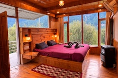 Rooms of Pahadon wala ghar by Vibe On Roads