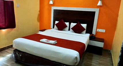 Ratna Resort Room Type - Deluxe AC room