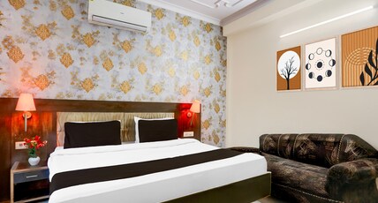 Super Hotel O by OYO Subhani Building Formerly Hotel Amandeep Room Type - Deluxe