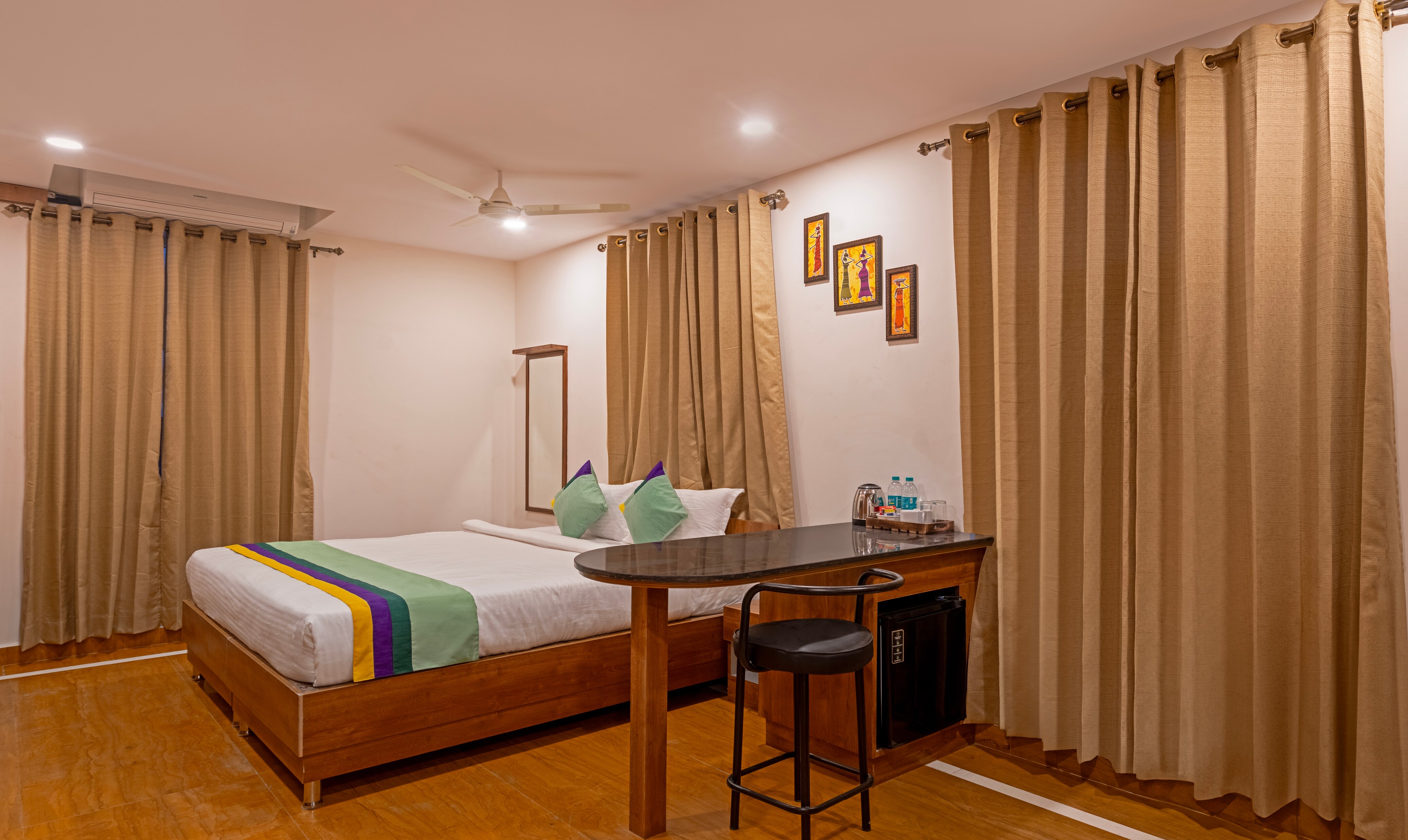 Treebo Purva Crest, Gachibowli DLF - Tap to explore photos