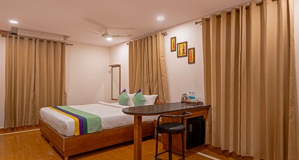 Treebo Purva Crest, Gachibowli DLF Room Type - Superior Room With City View Treebo Purva Crest, Gachibowli DLF Room Type - Superior Room With City View