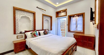 Hotel Vasudev Niwas Room Type - Deluxe King Room