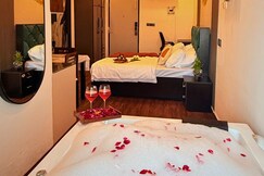 Jacuzzi With Cityview By Cayetana | Near Airport