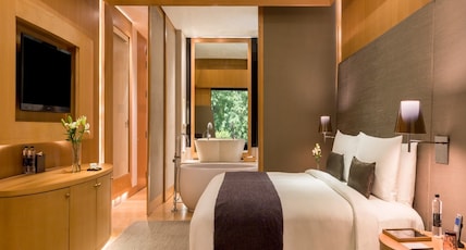 The Roseate Room Type - The Roseate Premium Lake View Suite with Bathtub The Roseate Room Type - The Roseate Premium Lake View Suite with Bathtub