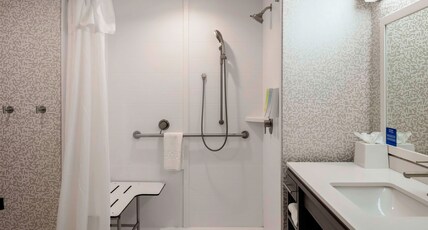Home2 Suites by Hilton Vidalia, GA Room Type - 1 KING STUDIO ACCESS RIS