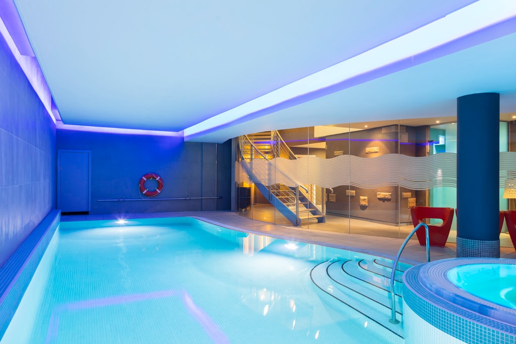 Novotel Edinburgh Centre - Tap to explore photos