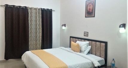 Hotel Bandla Heights and Palm Tree Restaurant Room Type - Standard Room with Hill View