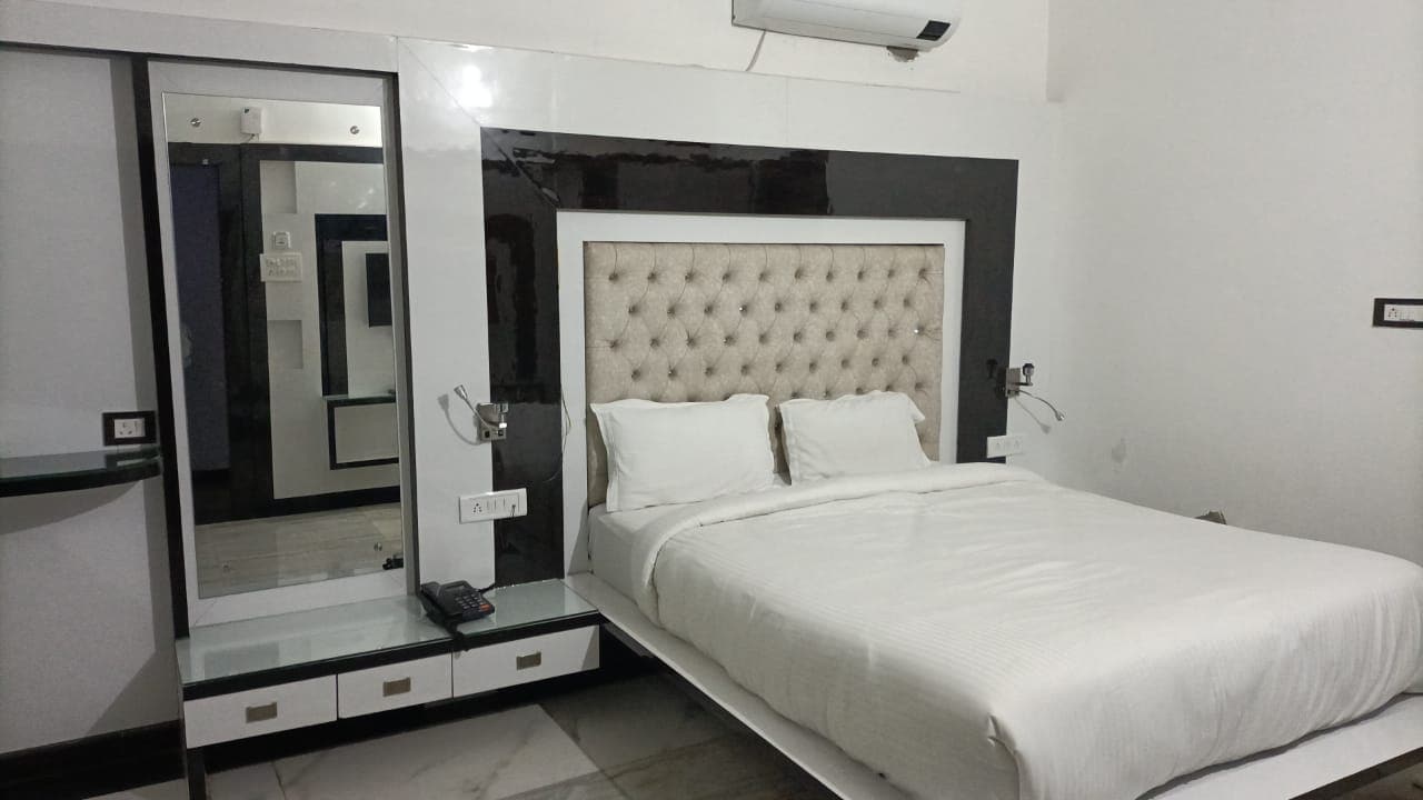Hotel Bhandara Park - Tap to explore photos