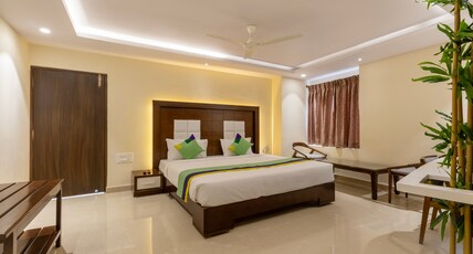 Treebo Suvarna Comforts Room Type - Deluxe Family Room