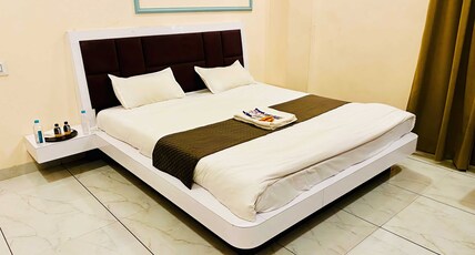 Hotel Kush Palace Room Type - Deluxe Room with Balcony