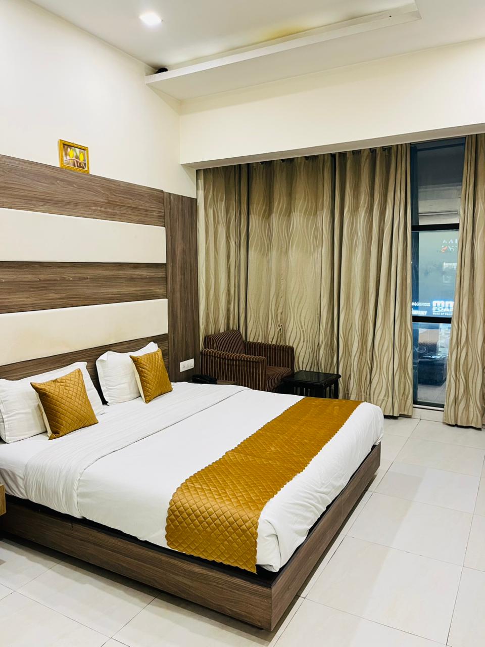 Hotel Sobti Plaza - Tap to explore photos