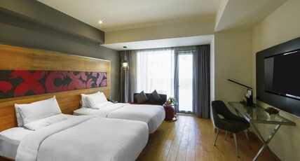 NOVOTEL PEKANBARU Room Type - Deluxe Room with 2 Single Beds, with Balcony