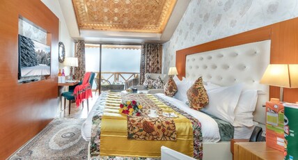 Hotel Royal Castle, Gulmarg Room Type - Deluxe Room - Balcony (Valley View)