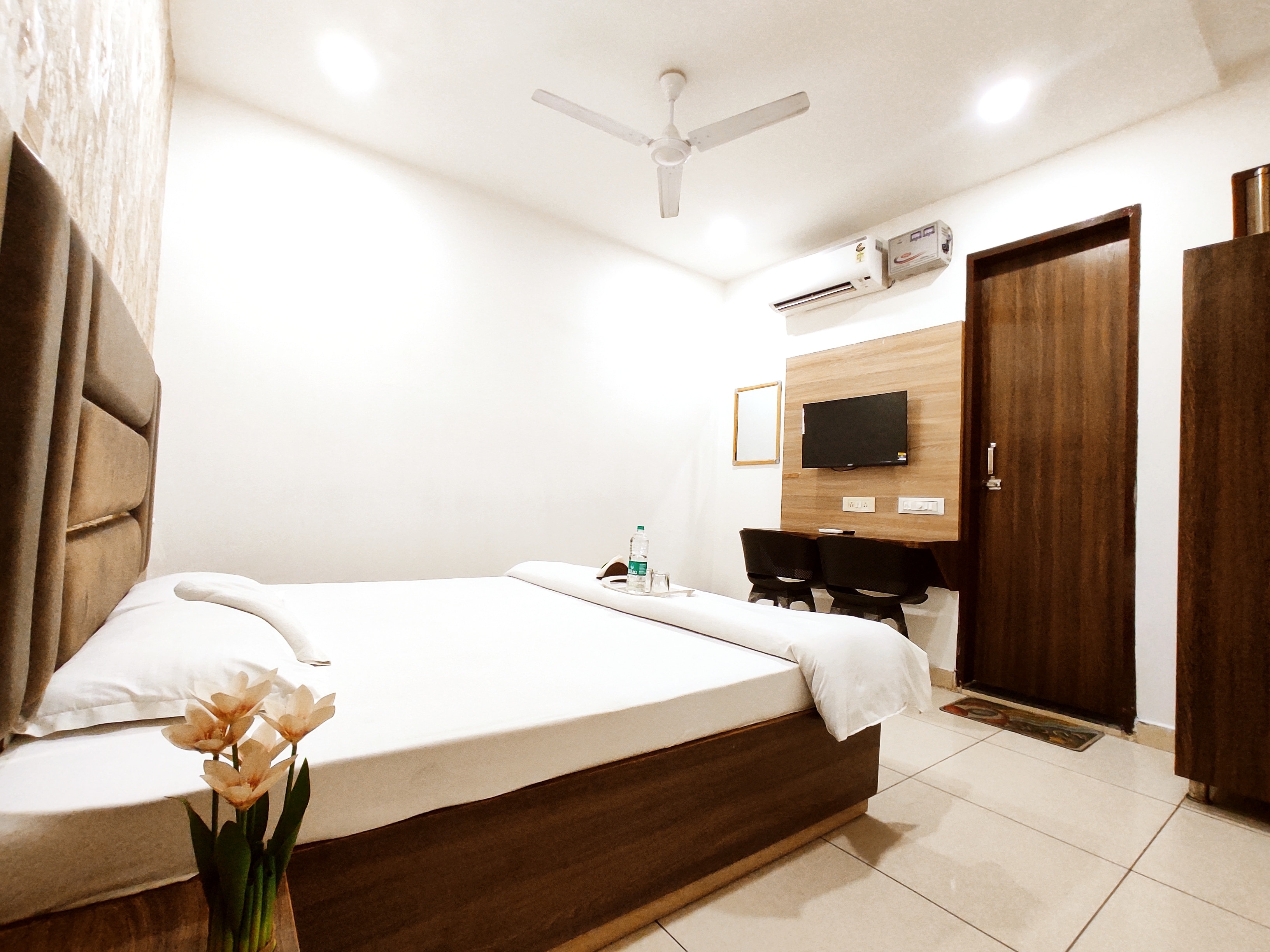 HOTEL COLLECTION INN - Your Comfortable Stay - Tap to explore photos
