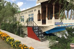 Houseboat Mughal-e-Azam