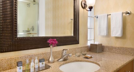 DoubleTree by Hilton Paradise Valley Resort Scottsdale Room Type - 2 QUEEN BEDS DELUXE ROOM N