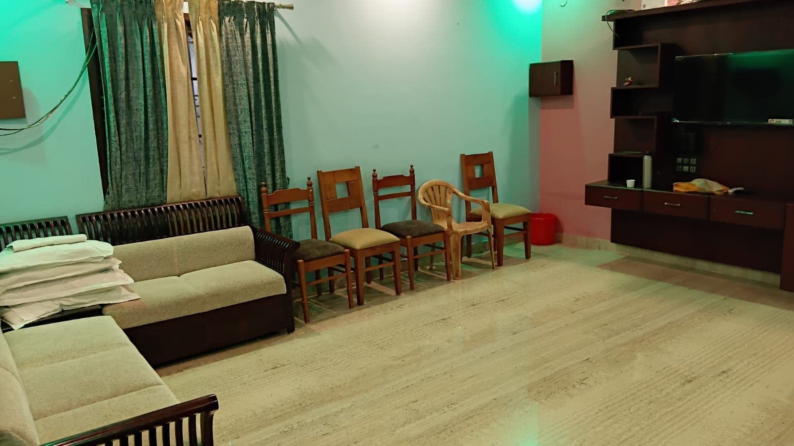 Saravana Cottage - Tap to explore photos
