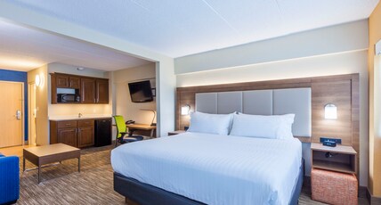 Holiday Inn Express Hotel & Suites Saint John Harbour Side Room Type - 1 King Suite