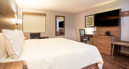 Holiday Inn Express MORELIA Room Type - 1 King Suite